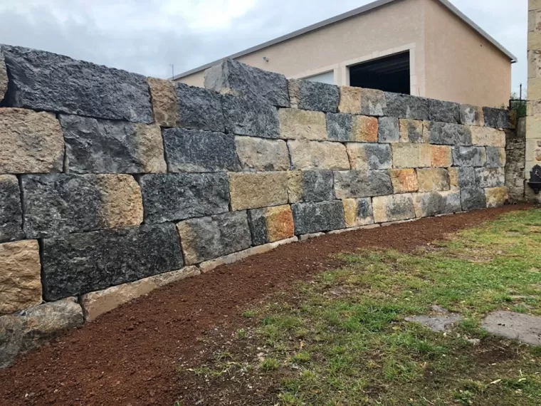 Création d'un enrochement pour mur en soutènement à Mende, Mende, SARL BEAU TP